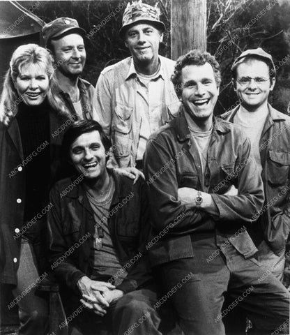 Alan Alda Loretta Switt cast TV show MASH 10307-13