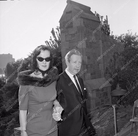 Alan Ladd funeral Arthur O'Connell and wife? 45bx01-105