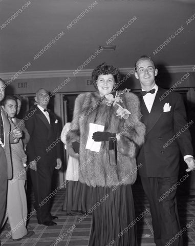 Alan Ladd Sue Carol at premier film Night and Day 45bx01-80