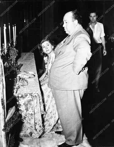 Alfred Hitchcock Joan Fontaine behind the scenes 8b03-197