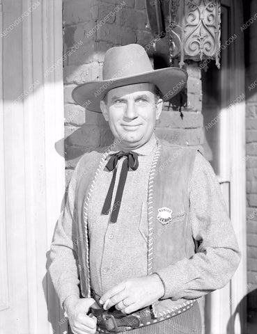 Alan Reynolds western portrait 8b4-605