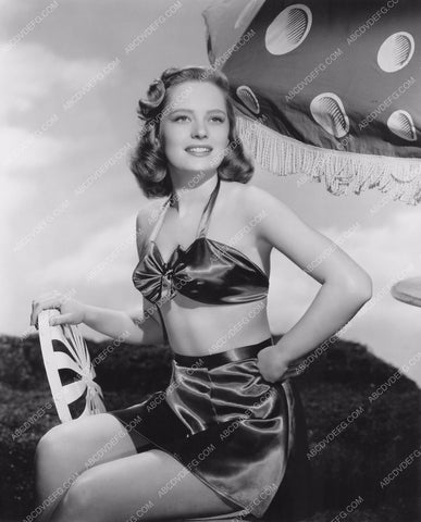 Alexis Smith gorgeous in beach wear 8b20-11713