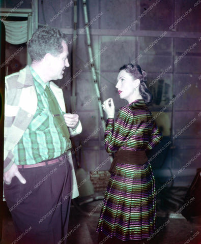 Agnes Moorehead behind the scenes 8b20-1756