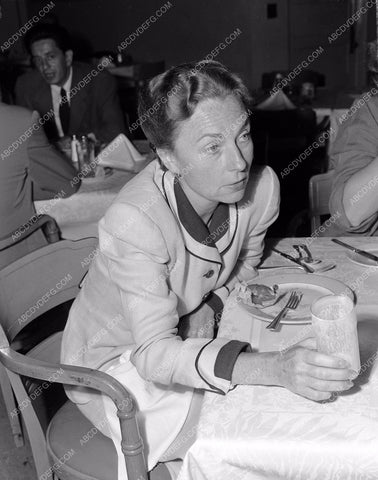 Agnes Moorehead eating in a studio commissary 8b20-1764