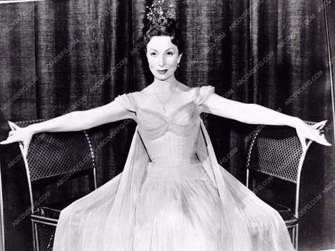 Agnes Moorehead portrait 8b20-1783