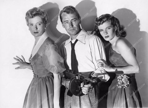 Alan Ladd and Thompson Machine Gun 8b20-1835