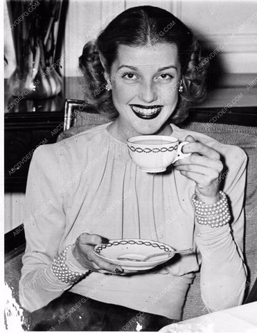 Anita Louise enjoying a cup of tea 8b20-2249