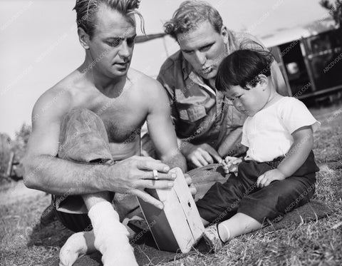 Alan Ladd William Bendix play w extra kid behind the scenes 8b20-3658