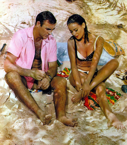 Sean Connery and sexy Claudine Auger James Bond film Dr. No 8b20-7094