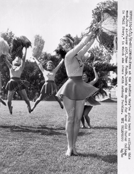 Newsa Photo Jane Fonda And Cheerleaders Practice For Film The Tall Sto 