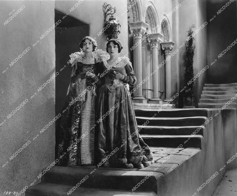 crp-12564 1923 Pauline Starke, Aileen Pringle silent film In the Palace of the King crp-12564