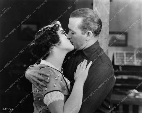 Size: 8x10