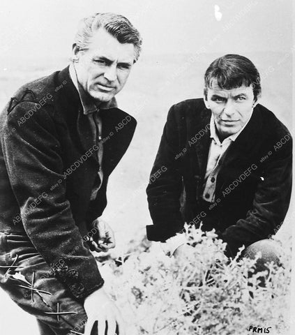 Cary Grant Frank Sinatra film The Pride and the Passion 410-06 - 0410-006