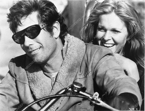 Robert Fuller Sherry Bain film The Hard Ride 425-36 - 0425-036