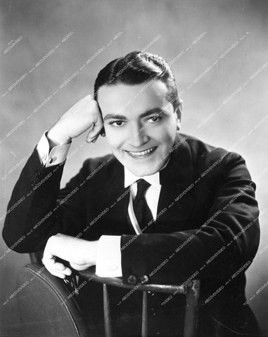 handsome Richard Barthelmess portrait - 0426-032