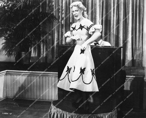 Betty Hutton - 1952 film Somebody Loves Me - 0430-013