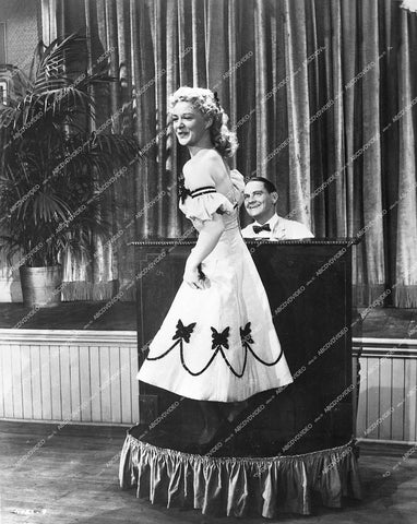 Betty Hutton, Donald Kerr - 1952 film Somebody Loves Me - 0430-019