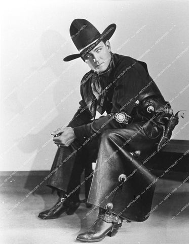 rugged cowboy Buck Jones - 0440-008