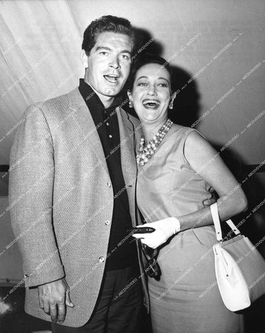 Dorothy Lamour and Stephen Boyd bump into each other at studio - 0441-026