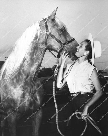 Dorothy Lamour ready for horseback riding - 0441-029