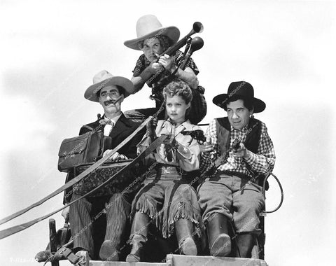 Diana Lewis, The Marx Brothers, Groucho, Harpo, Chico - 1940 film Go West - 0442-012