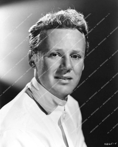 Van Johnson portrait - 0442-028