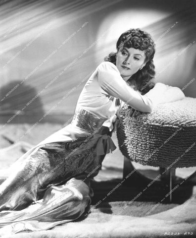 beautiful Barbara Stanwyck portrait - 0448-013