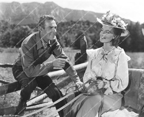 Dorothy Hart, Randolph Scott - 1947 film Gunfighters - 0448-031