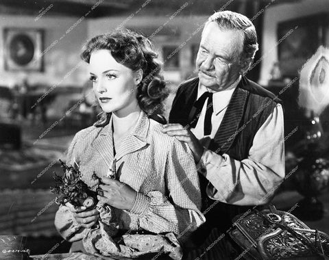 Dorothy Hart, Griff Barnett - 1947 film Gunfighters - 0449-005