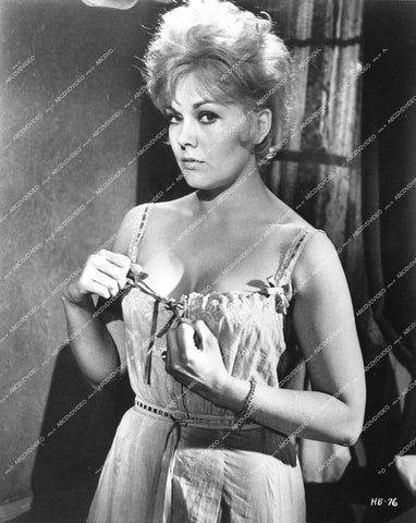 sexy Kim Novak - 1964 film Of Human Bondage - 0449-020