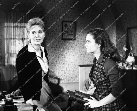 Kim Novak, Susan Strasberg - 1955 film Picnic - 0449-026
