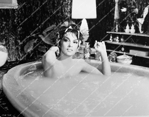 beautiful Gina Lollobrigida in the bathtub - 1959 film Never So Few - 0451-006
