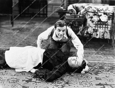 Dwight Frye, Joan Standing - 1931 film Dracula - 0452-007