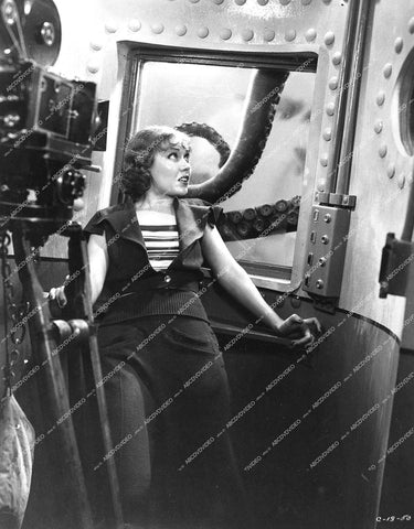 Fay Wray attacked by octopus in underwater bathysphere - 1933 film Below the Sea - 0460-036
