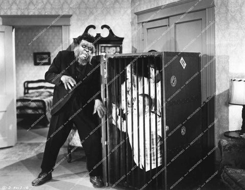 3 Stooges Moe, Larry, Curly, Duke York as the werewolf man - 1944 short subject film Idle Roomers - 0461-002