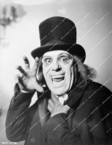 Lon Chaney Sr - 1927 silent film London After Midnight - 0462-014