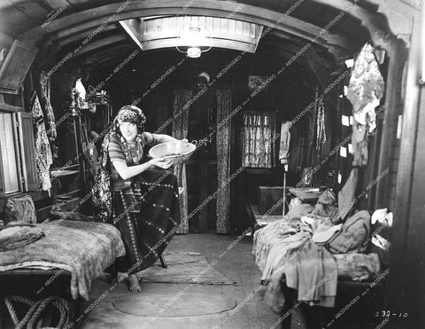 Aileen Pringle - 1925 silent film The Mystic - 0462-031