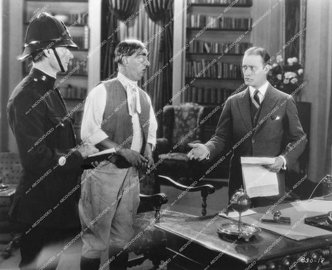 Conrad Nagel, unknown actors - 1927 silent film London After Midnight - 0463-016