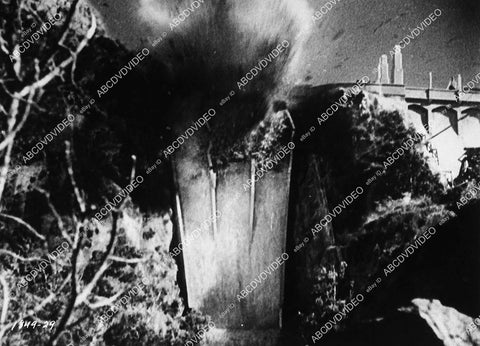 special fx damn collapsing scene film Monolith Monsters - 11002-029