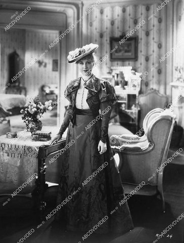 Genevieve Tobin portrait - 11006-034