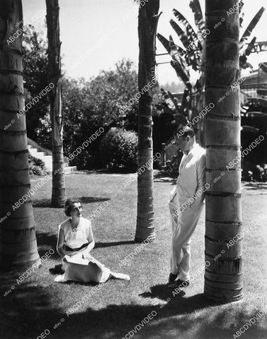 candid Clive Brook and wife Mildred Evelyn in the backyard - 11011-022