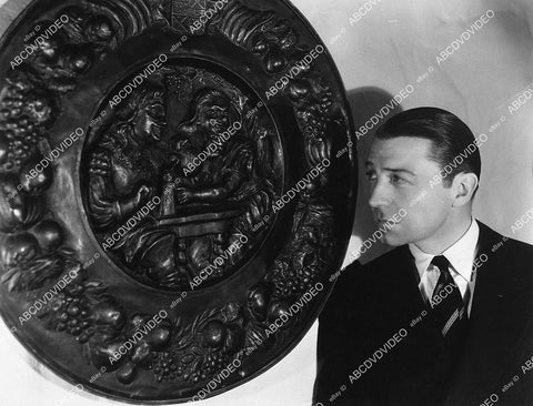 Clive Brook portrait w artwork - 11011-029