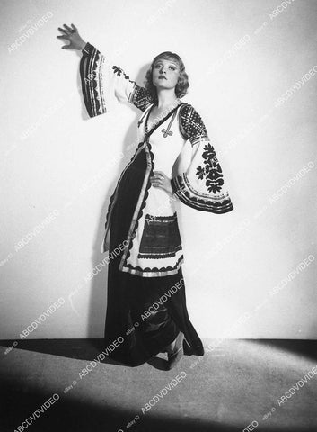Anna Sten in cool vintage fashion portrait - 11015-021