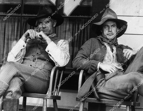 Tim Thomerson, Geoffrey Lewis TV Gun Shy - 11016-029