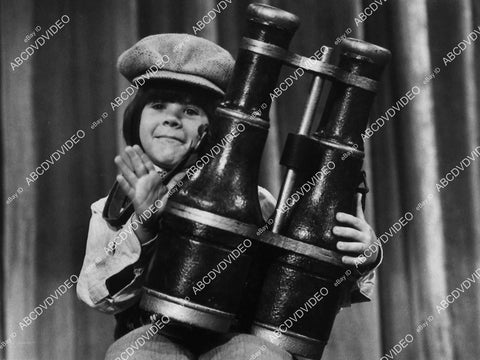 Adam Rich and a giant pair of binoculars TV Eight Is Enough - 11027-004