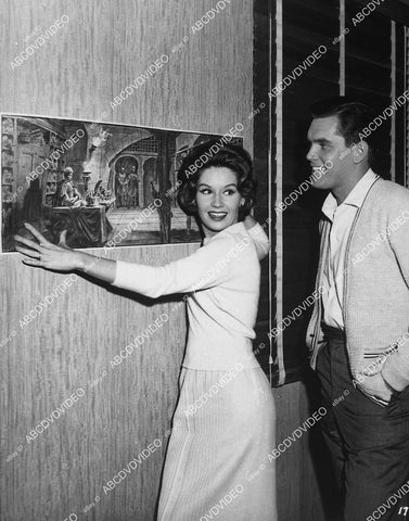 candid Jeffrey Hunter & Pat Crowley - 11028-024