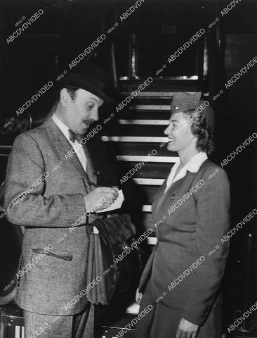 candid Ralph Richardson gives stewardess an autograph - 11030-010