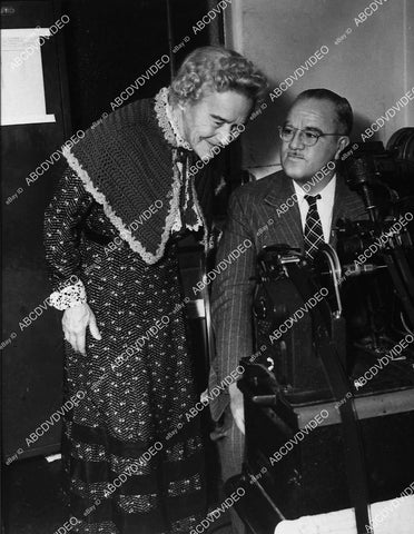 candid Adeline De Walt Reynolds w film editor Frank Hull - 11031-017