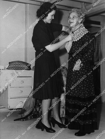 candid Adeline De Walt Reynolds w wardrobe lady - 11031-019