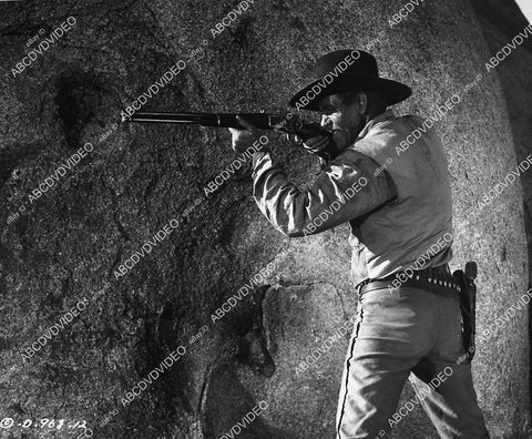 Frank Faylen taking aim film The Nevadan - 11034-011